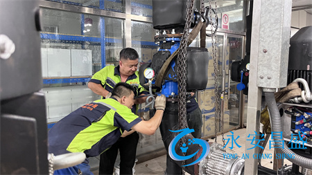 離心機(jī)水冷機(jī)組漏水難題如何破解 專(zhuān)業(yè)維修團(tuán)隊(duì)為您保駕護(hù)航